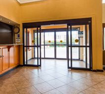 Best Western Windsor Pointe Lobby