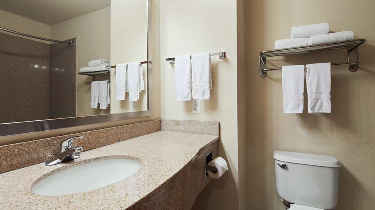 Best Western Cleveland Inn & Suites Room