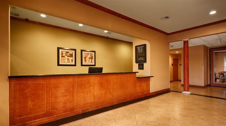 Best Western Cleveland Inn & Suites Lobby