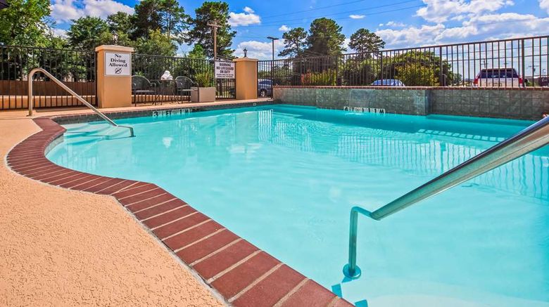 <b>Best Western Longview Pool</b>. Images powered by <a href="https://iceportal.shijigroup.com/" title="IcePortal" target="_blank">IcePortal</a>.