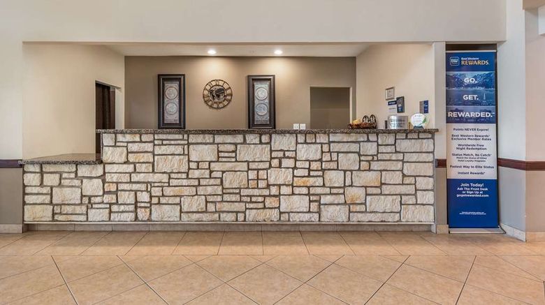 <b>Best Western La Grange Inn & Suites Lobby</b>. Images powered by <a href="https://iceportal.shijigroup.com/" title="IcePortal" target="_blank">IcePortal</a>.