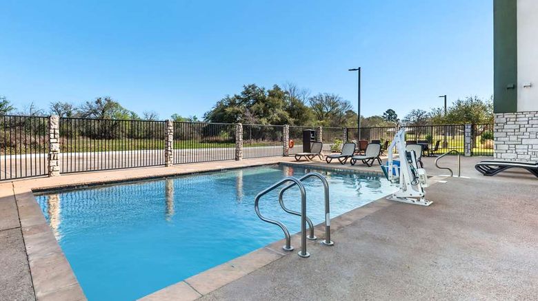 <b>Best Western La Grange Inn & Suites Pool</b>. Images powered by <a href="https://iceportal.shijigroup.com/" title="IcePortal" target="_blank">IcePortal</a>.