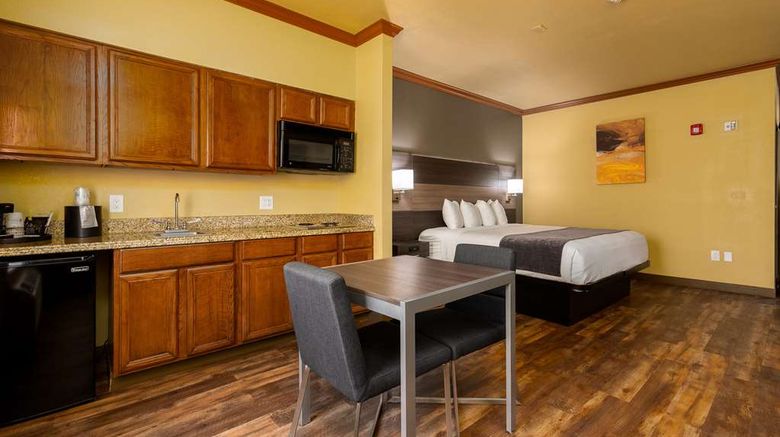 <b>Best Western Plus Portland Suite</b>. Images powered by <a href="https://iceportal.shijigroup.com/" title="IcePortal" target="_blank">IcePortal</a>.