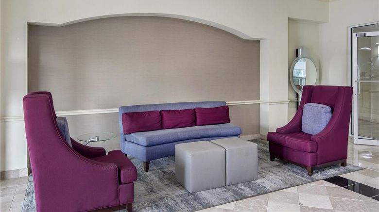 <b>Best Western Limestone Inn & Suites Lobby</b>. Images powered by <a href="https://iceportal.shijigroup.com/" title="IcePortal" target="_blank">IcePortal</a>.