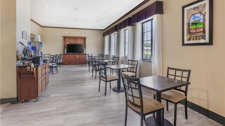 <b>Best Western Mineola Inn Restaurant</b>. Images powered by <a href="https://iceportal.shijigroup.com/" title="IcePortal" target="_blank">IcePortal</a>.