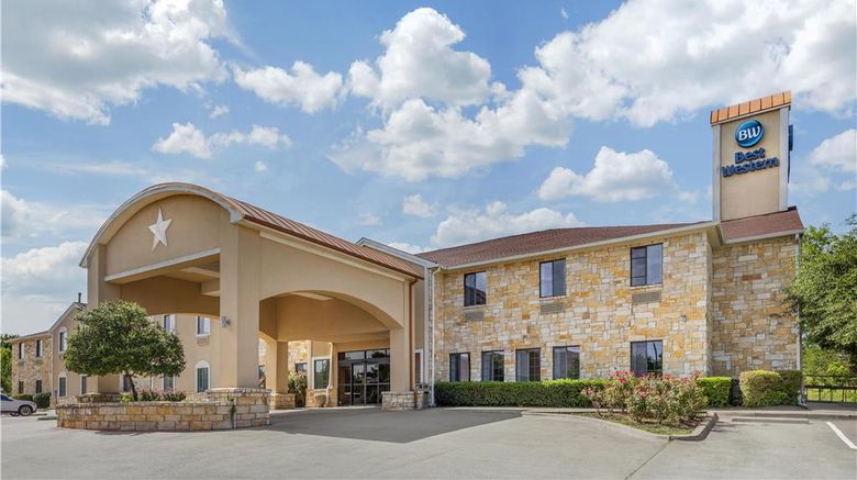 Best Western Mineola Inn Exterior. Images powered by <a href="https://iceportal.shijigroup.com" target="_blank" rel="noopener">Ice Portal</a>.