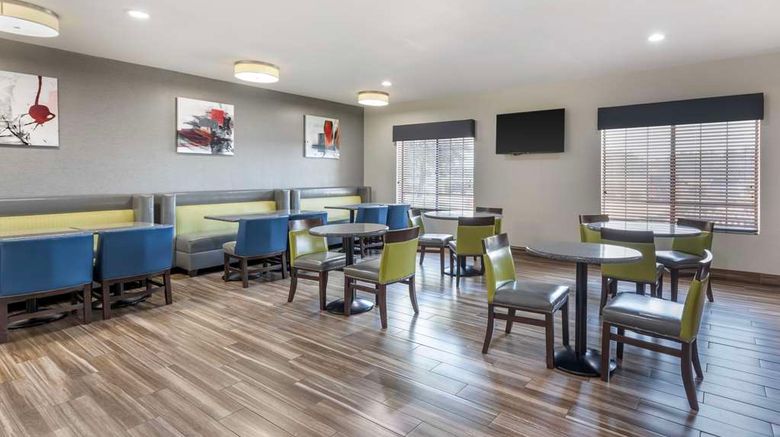 <b>Best Western Plus Mansfield Inn & Suites Restaurant</b>. Images powered by <a href="https://iceportal.shijigroup.com/" title="IcePortal" target="_blank">IcePortal</a>.