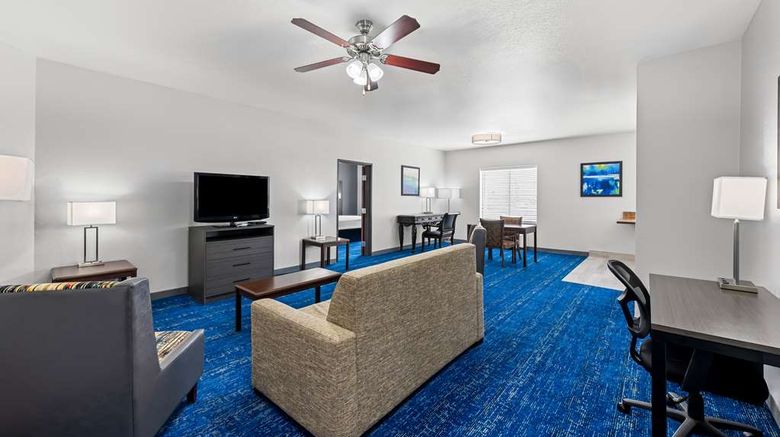 <b>Best Western Palace Inn & Suites Suite</b>. Images powered by <a href="https://iceportal.shijigroup.com/" title="IcePortal" target="_blank">IcePortal</a>.