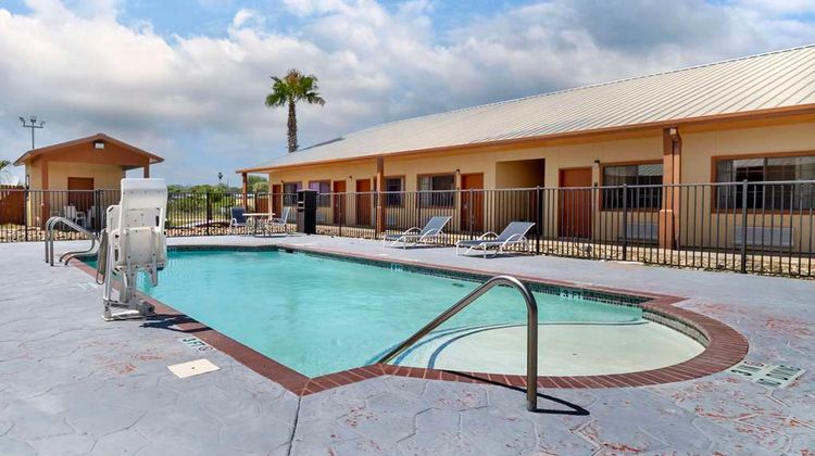 Best Western Hebbronville Inn Pool