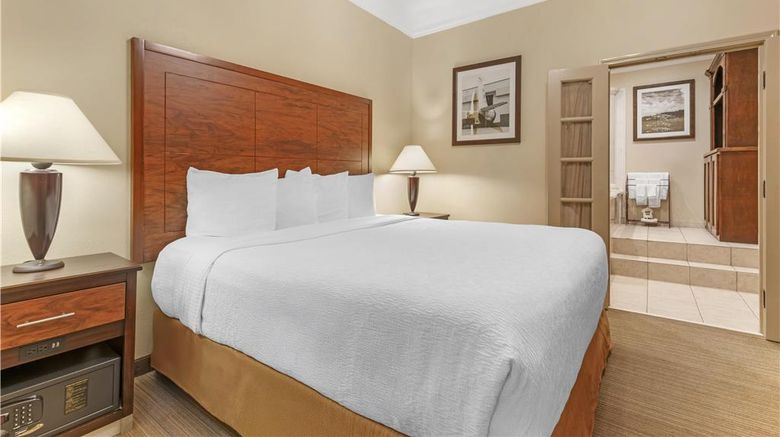 <b>Best Western Plus Monica Royale Inn Stes Suite</b>. Images powered by <a href="https://iceportal.shijigroup.com/" title="IcePortal" target="_blank">IcePortal</a>.