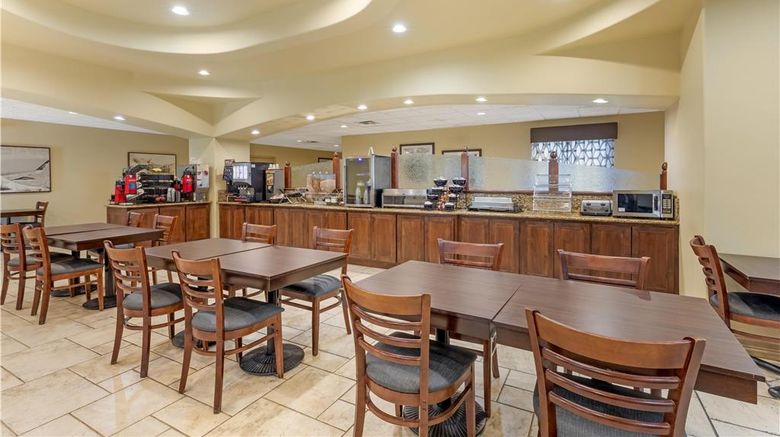 <b>Best Western Plus Monica Royale Inn Stes Restaurant</b>. Images powered by <a href="https://iceportal.shijigroup.com/" title="IcePortal" target="_blank">IcePortal</a>.