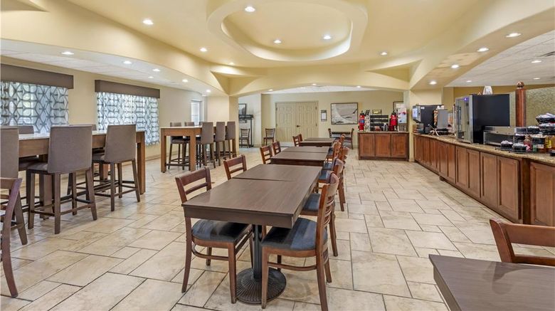 <b>Best Western Plus Monica Royale Inn Stes Restaurant</b>. Images powered by <a href="https://iceportal.shijigroup.com/" title="IcePortal" target="_blank">IcePortal</a>.