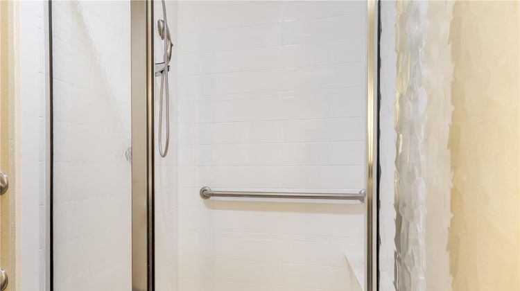 Best Western Plus Monica Royale Inn Stes Room