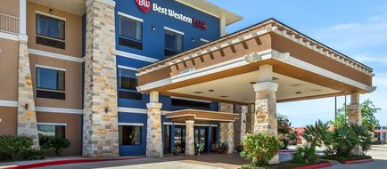 Best Western Plus Lytle Inn & Suites Exterior
