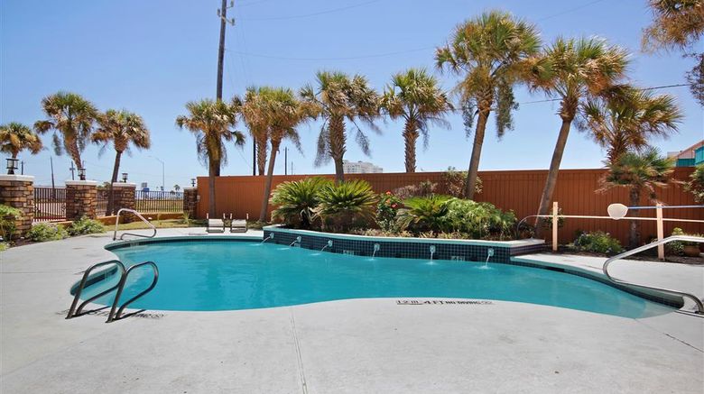 <b>Best Western Plus Seawall Inn & Suites Pool</b>. Images powered by <a href="https://iceportal.shijigroup.com/" title="IcePortal" target="_blank">IcePortal</a>.