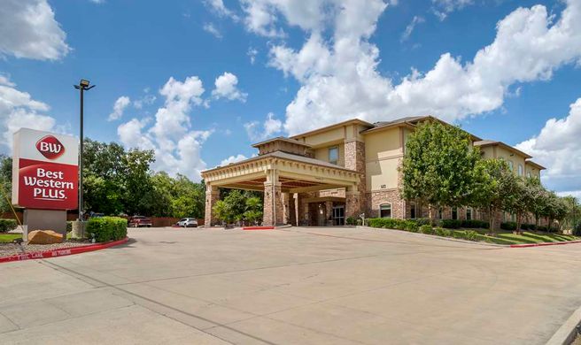 Best Western Plus Goliad Inn & Suites Exterior