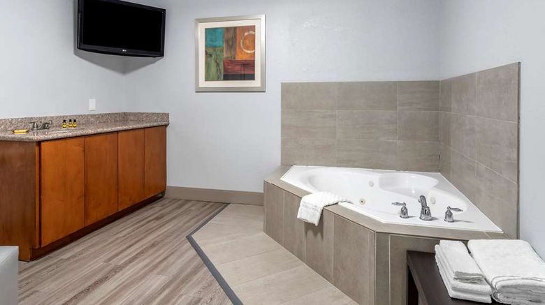 <b>Best Western Plus Orange County Suite</b>. Images powered by <a href="https://iceportal.shijigroup.com/" title="IcePortal" target="_blank">IcePortal</a>.