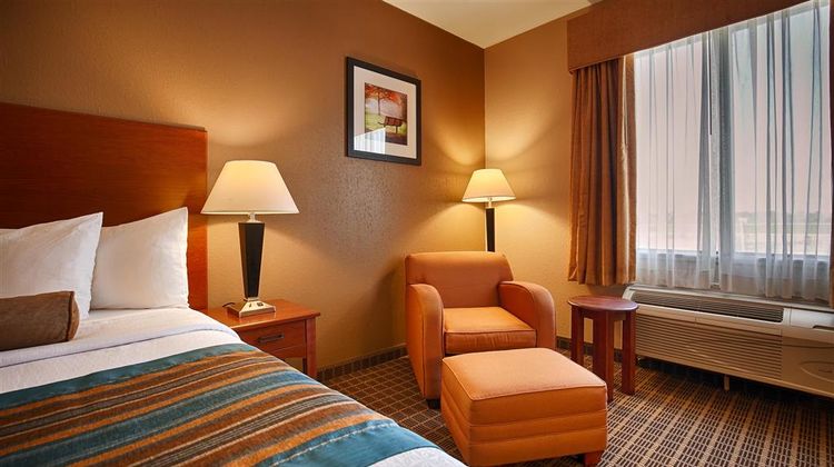 Best Western Orange Inn & Suites Room