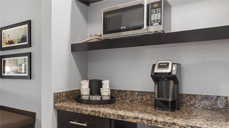 Best Western Plus Lake Jackson Room