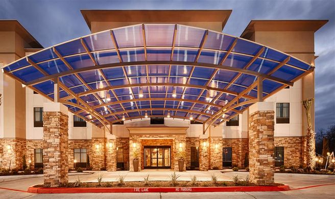 Best Western Plus Flatonia Inn Exterior