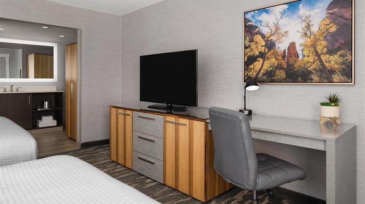 Aiden by Best Western @ St George Room