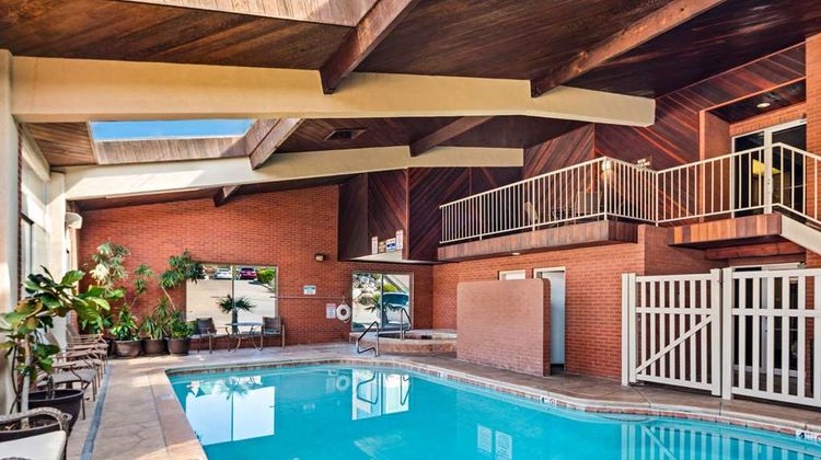 Best Western Coral Hills Pool