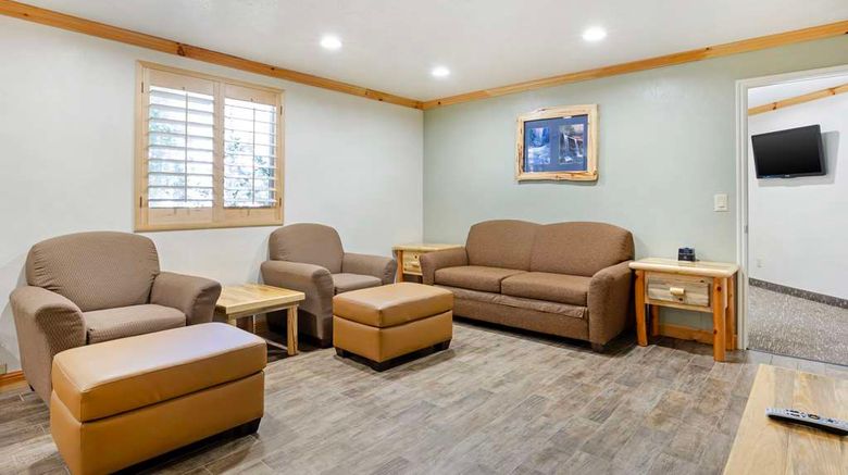 <b>Best Western East Zion Thunderbird Lodge Suite</b>. Images powered by <a href="https://iceportal.shijigroup.com/" title="IcePortal" target="_blank">IcePortal</a>.