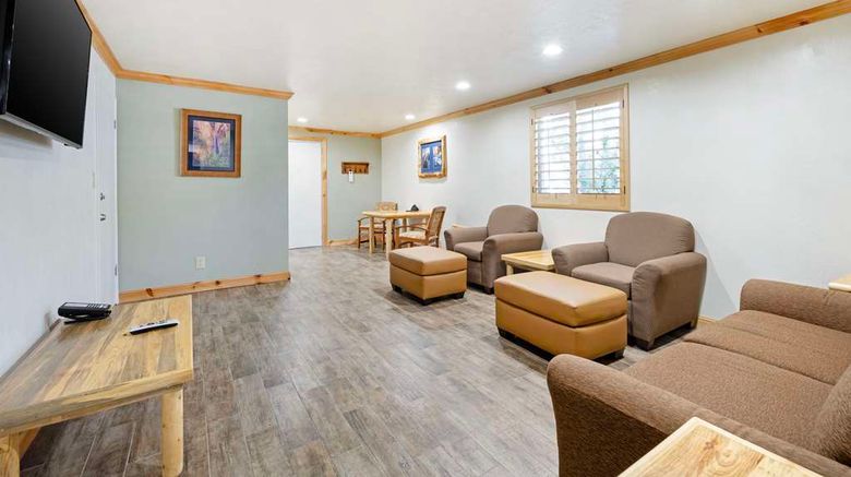 <b>Best Western East Zion Thunderbird Lodge Suite</b>. Images powered by <a href="https://iceportal.shijigroup.com/" title="IcePortal" target="_blank">IcePortal</a>.