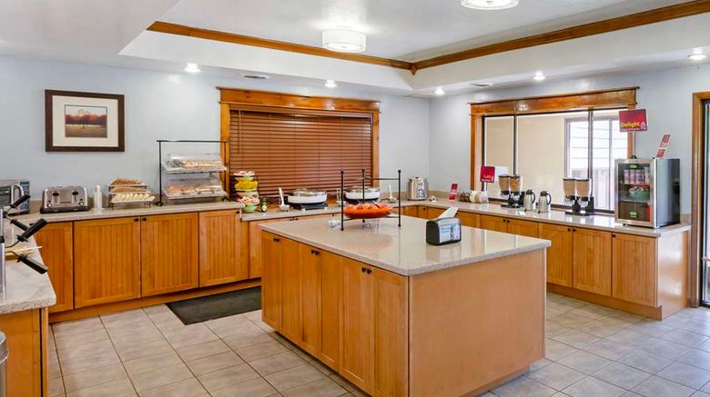 <b>Best Western Plus Weston Inn Restaurant</b>. Images powered by <a href="https://iceportal.shijigroup.com/" title="IcePortal" target="_blank">IcePortal</a>.