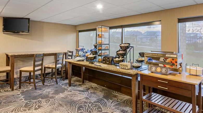 <b>Best Western Plus Landmark Inn Restaurant</b>. Images powered by <a href="https://iceportal.shijigroup.com/" title="IcePortal" target="_blank">IcePortal</a>.