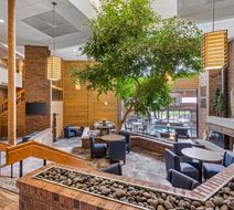 Best Western Plus Landmark Inn Lobby