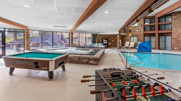 Best Western Plus Landmark Inn Pool