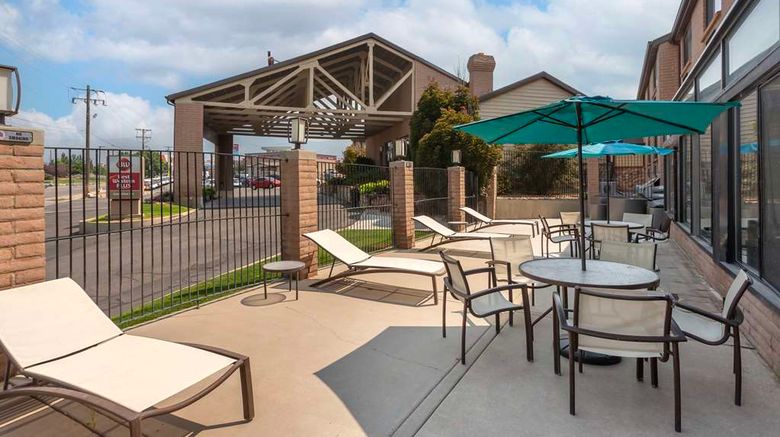 <b>Best Western Plus CottonTree Inn Exterior</b>. Images powered by <a href="https://iceportal.shijigroup.com/" title="IcePortal" target="_blank">IcePortal</a>.
