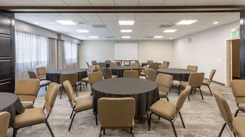 <b>Best Western Plus CottonTree Inn Meeting</b>. Images powered by <a href="https://iceportal.shijigroup.com/" title="IcePortal" target="_blank">IcePortal</a>.