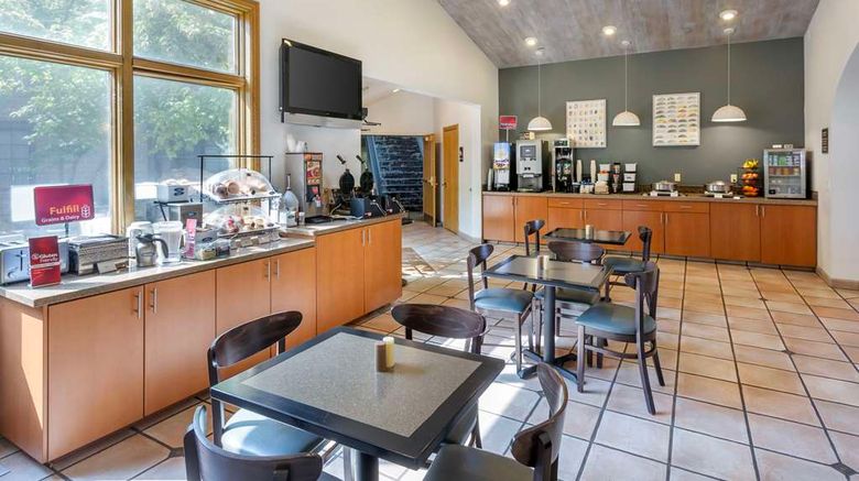 <b>Best Western Plus CottonTree Inn Restaurant</b>. Images powered by <a href="https://iceportal.shijigroup.com/" title="IcePortal" target="_blank">IcePortal</a>.