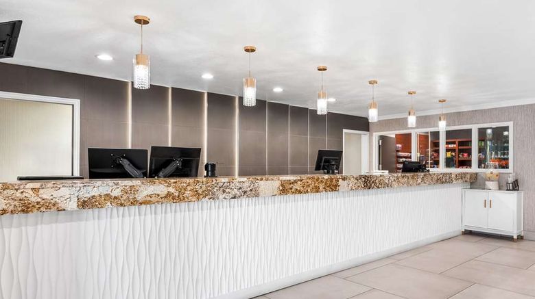 <b>Best Western Plus Abbey Inn Lobby</b>. Images powered by <a href="https://iceportal.shijigroup.com/" title="IcePortal" target="_blank">IcePortal</a>.
