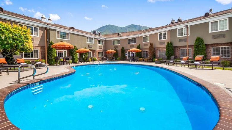 <b>Best Western Mountain View Inn Pool</b>. Images powered by <a href="https://iceportal.shijigroup.com/" title="IcePortal" target="_blank">IcePortal</a>.