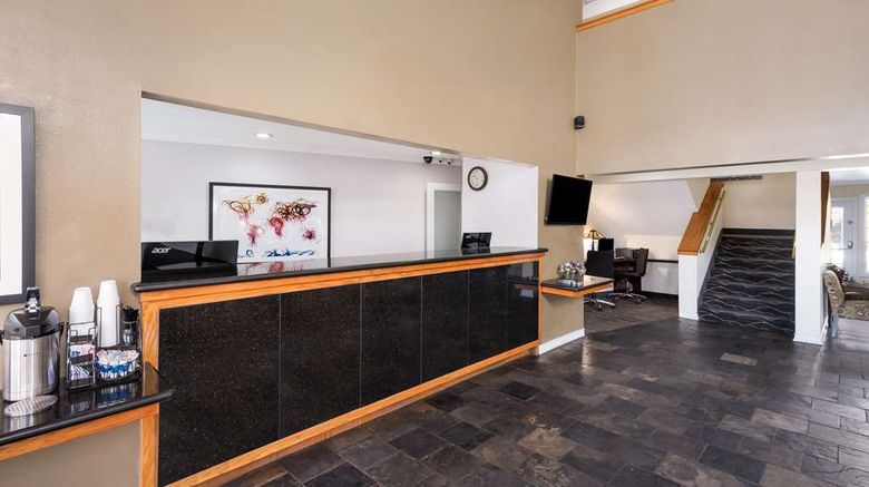 <b>Best Western Mountain View Inn Lobby</b>. Images powered by <a href="https://iceportal.shijigroup.com/" title="IcePortal" target="_blank">IcePortal</a>.
