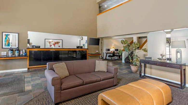 <b>Best Western Mountain View Inn Lobby</b>. Images powered by <a href="https://iceportal.shijigroup.com/" title="IcePortal" target="_blank">IcePortal</a>.