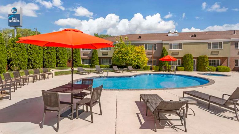 <b>Best Western Mountain View Inn Pool</b>. Images powered by <a href="https://iceportal.shijigroup.com/" title="IcePortal" target="_blank">IcePortal</a>.