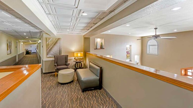 <b>Best Western Mountain View Inn Lobby</b>. Images powered by <a href="https://iceportal.shijigroup.com/" title="IcePortal" target="_blank">IcePortal</a>.