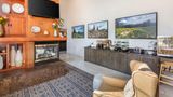 <b>Best Western Holiday Hills Lobby</b>. Images powered by <a href="https://iceportal.shijigroup.com/" title="IcePortal" target="_blank">IcePortal</a>.