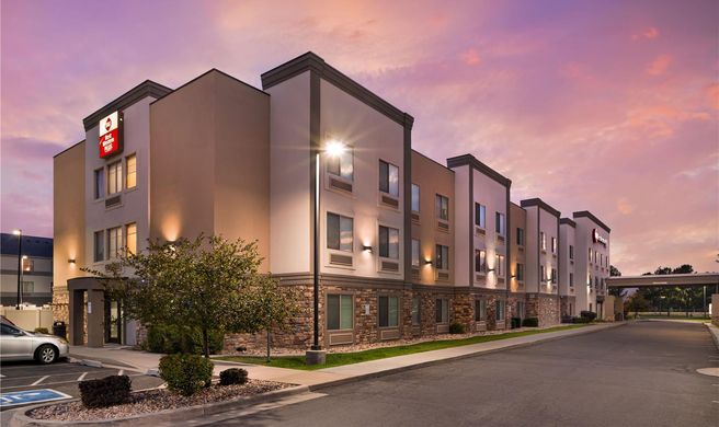 Best Western Plus Airport Inn & Suites Exterior
