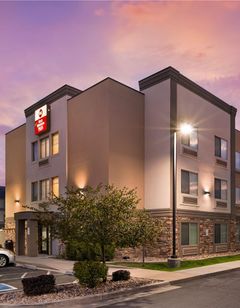 Best Western Plus Airport Inn & Suites