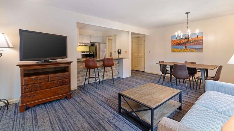 <b>Best Western Inn & Suites Rutland Room</b>. Images powered by <a href="https://iceportal.shijigroup.com/" title="IcePortal" target="_blank">IcePortal</a>.
