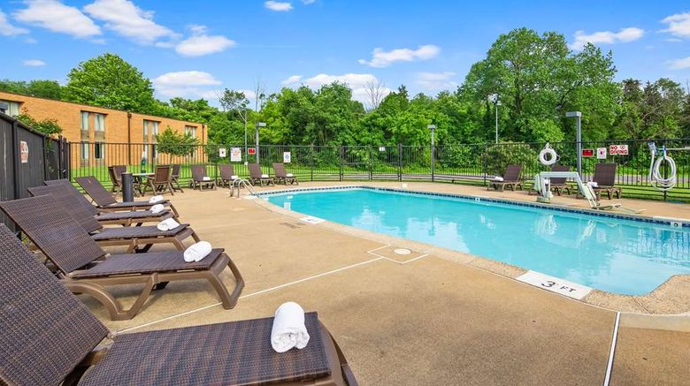 <b>Best Western Leesburg Hotel Pool</b>. Images powered by <a href="https://iceportal.shijigroup.com/" title="IcePortal" target="_blank">IcePortal</a>.