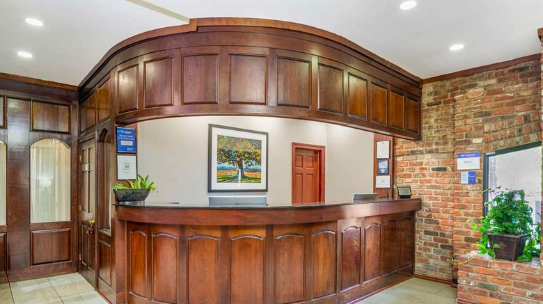 <b>Best Western Plus Governors Inn Lobby</b>. Images powered by <a href="https://iceportal.shijigroup.com/" title="IcePortal" target="_blank">IcePortal</a>.