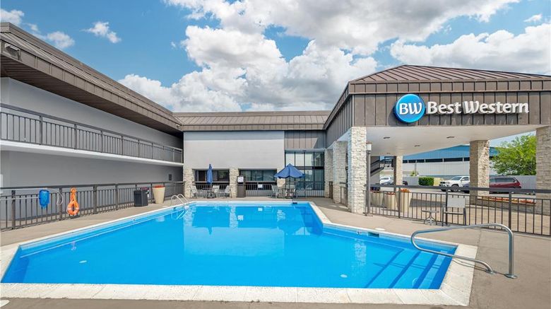 <b>Best Western Center Inn Pool</b>. Images powered by <a href="https://iceportal.shijigroup.com/" title="IcePortal" target="_blank">IcePortal</a>.