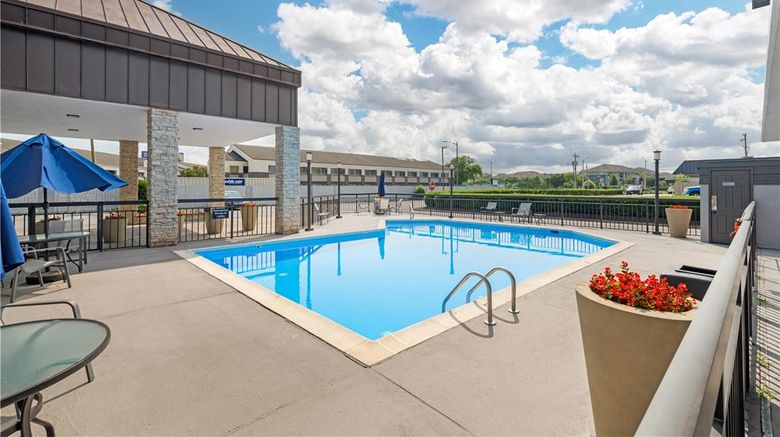 <b>Best Western Center Inn Pool</b>. Images powered by <a href="https://iceportal.shijigroup.com/" title="IcePortal" target="_blank">IcePortal</a>.