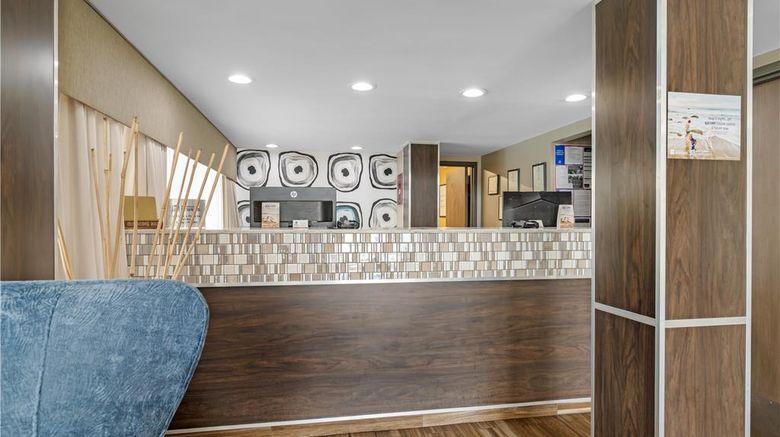 <b>Best Western Center Inn Lobby</b>. Images powered by <a href="https://iceportal.shijigroup.com/" title="IcePortal" target="_blank">IcePortal</a>.